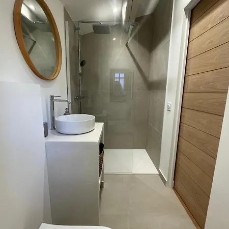 Contemporaine Et Minimaliste